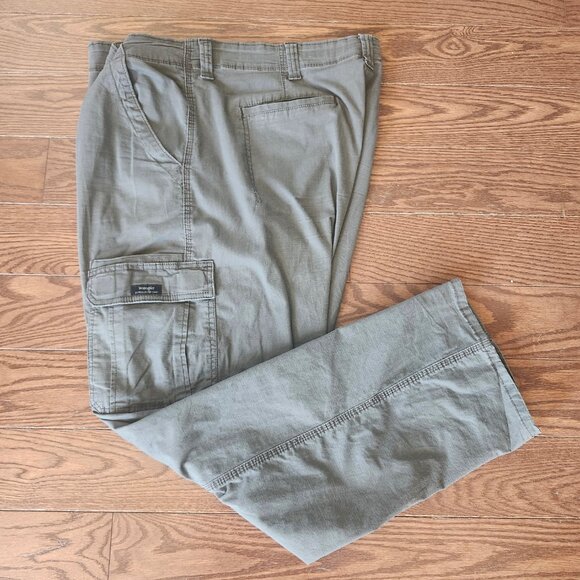 Wrangler Men’s Cargo Pants Size 42x30 Sage Green Relaxed Fit Utility Workwear - Picture 4 of 7